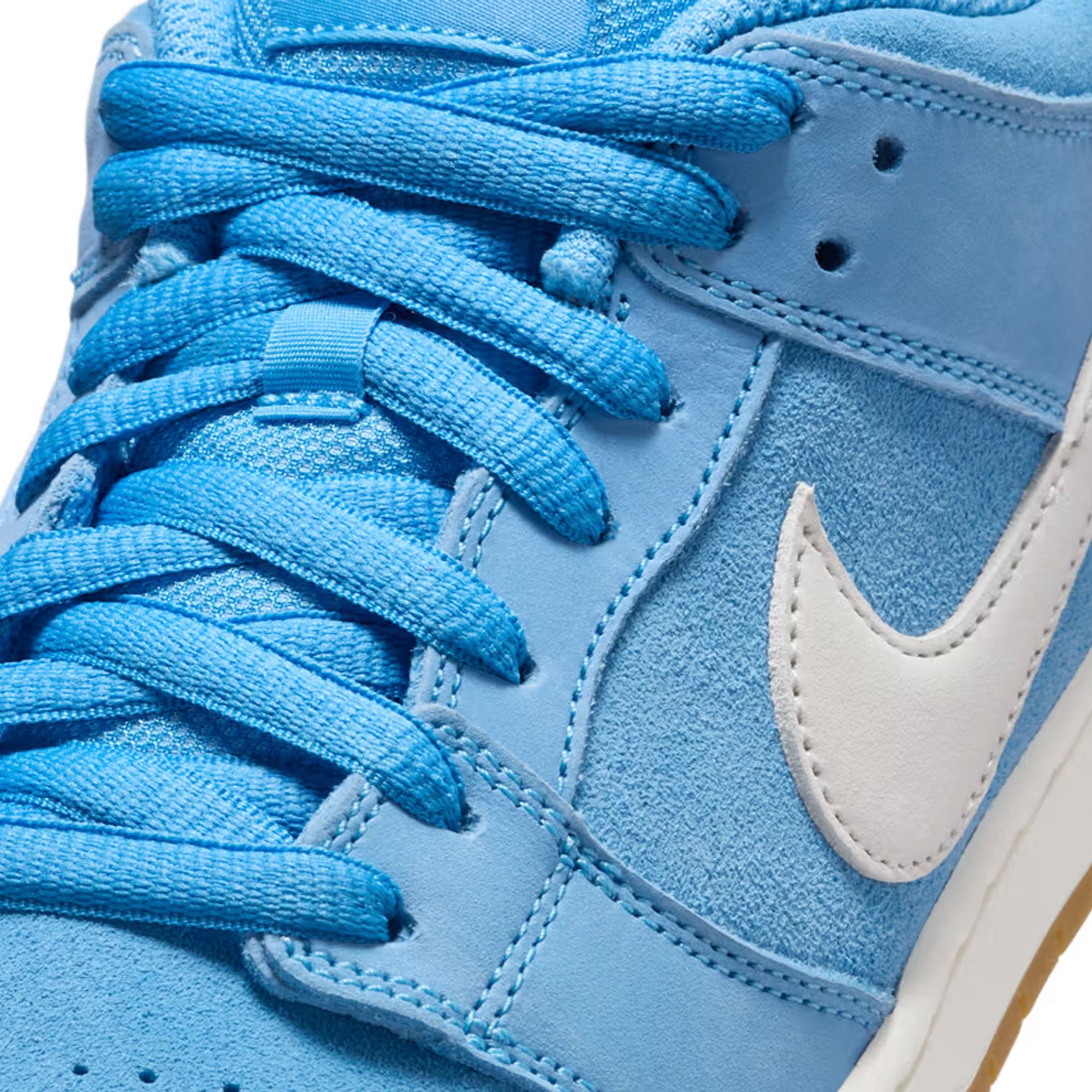 NIKE SB - DUNK LOW PRO - University Blue/Sail/Psychic Blue/Gum Light Brown/Safety Orange